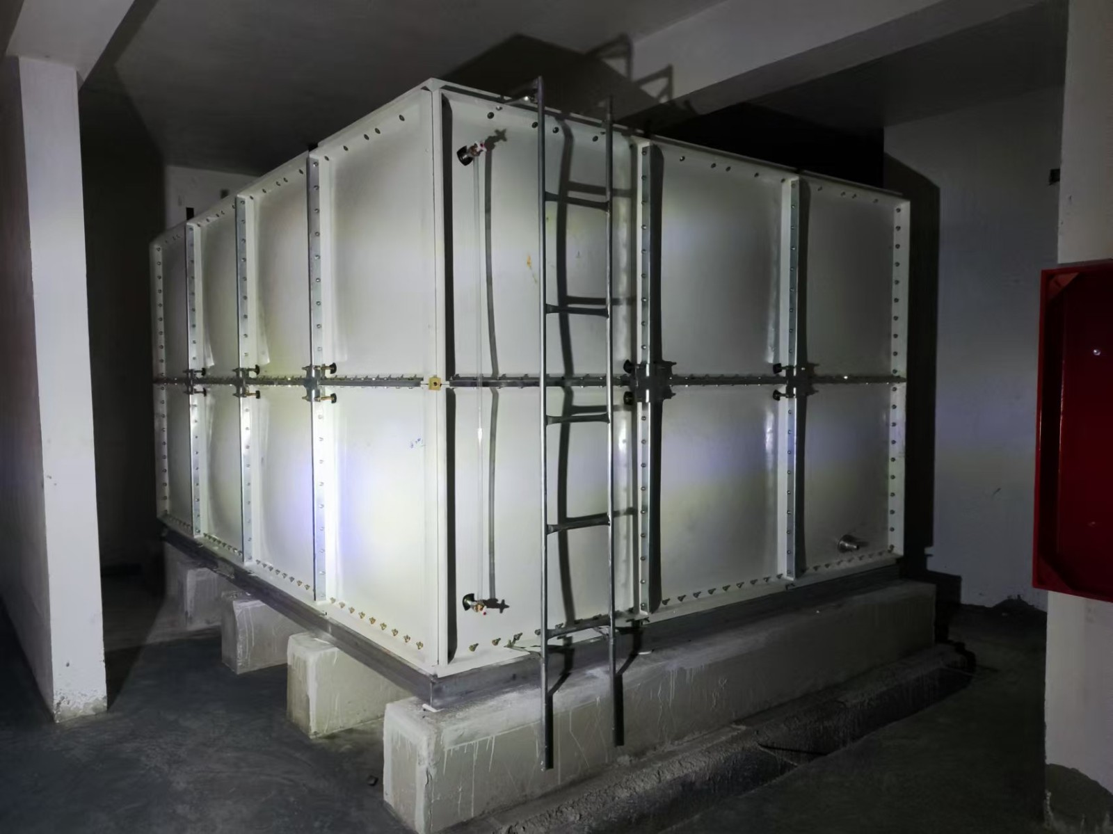 北京通州區(qū)玻璃鋼人防水箱